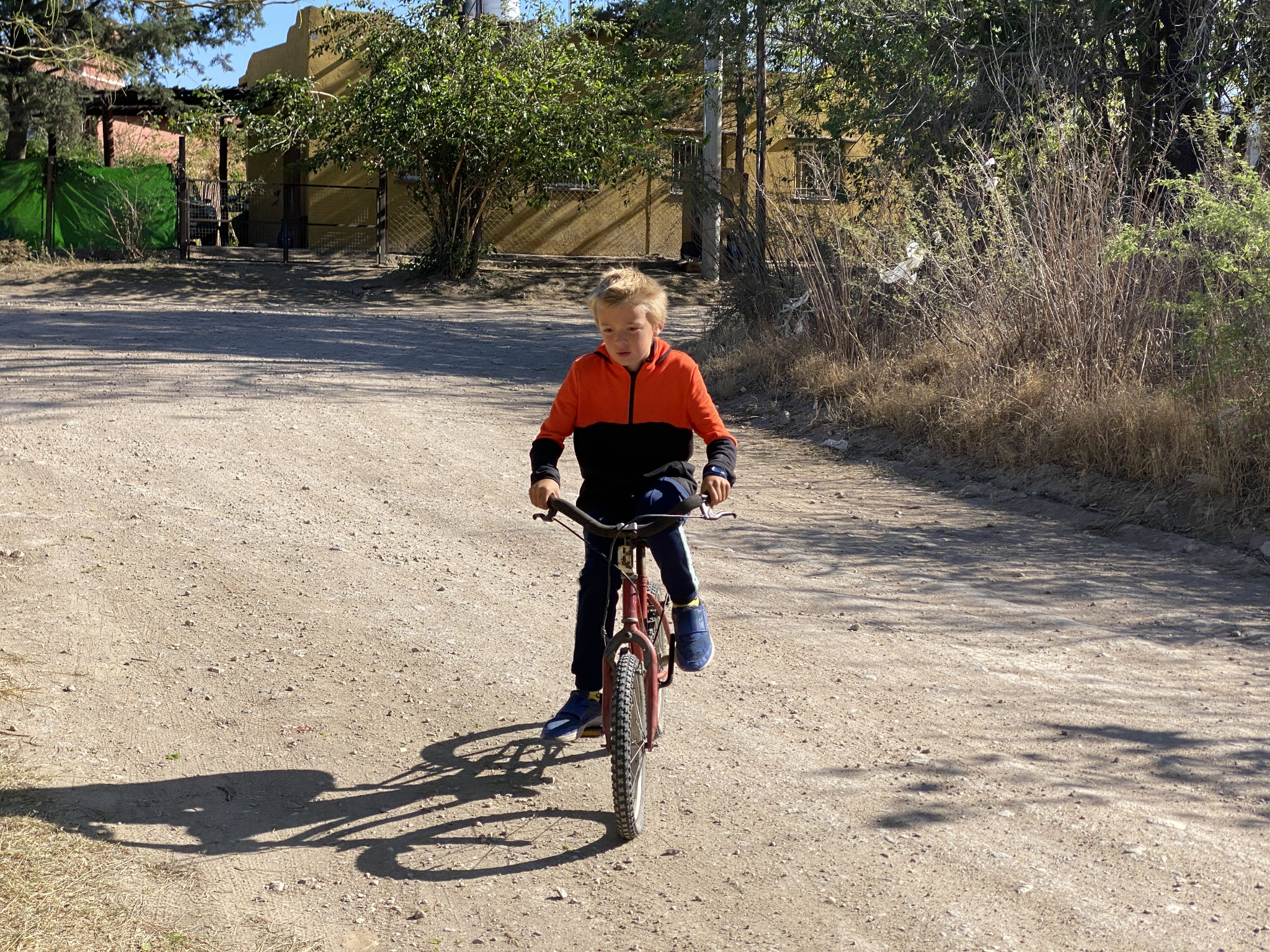 Leon sur le velo de Ian