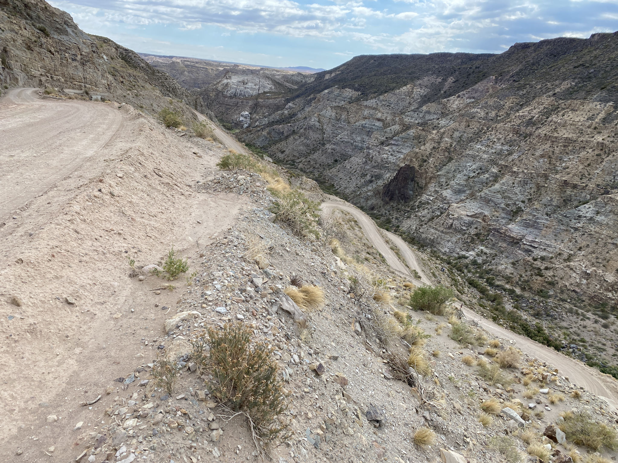 Naar beneden  in de canyon Atuel