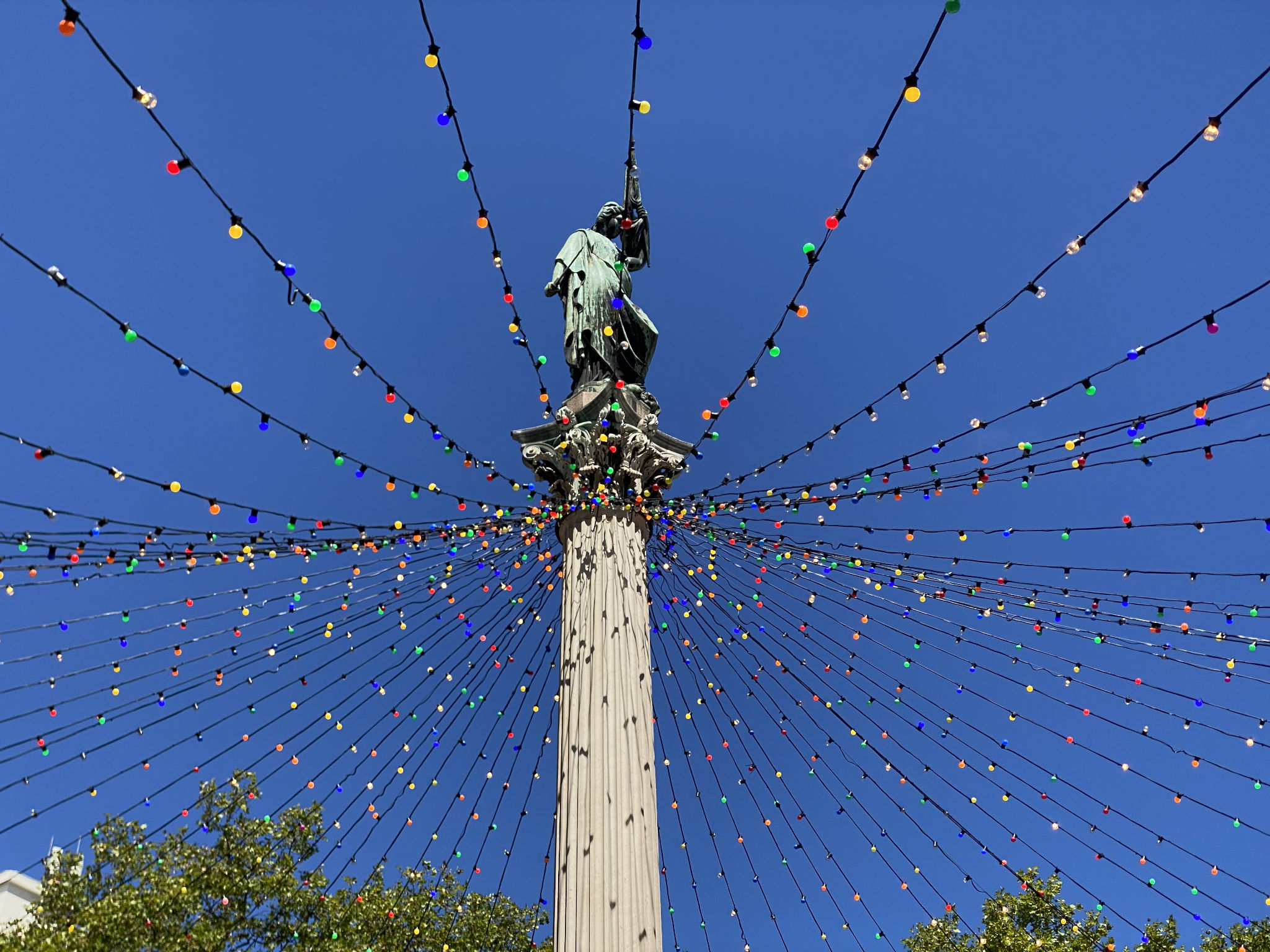 Lampes sur la Plaza de Cagancha